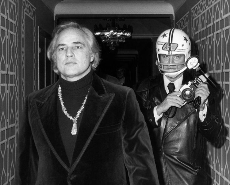 Marlon Brando und der Fotograf Ron Galella.