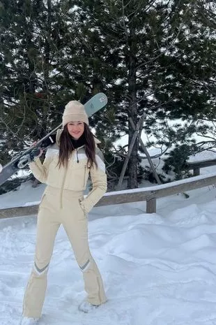 Michelle Keegan wowed in a fitted cream ski suit