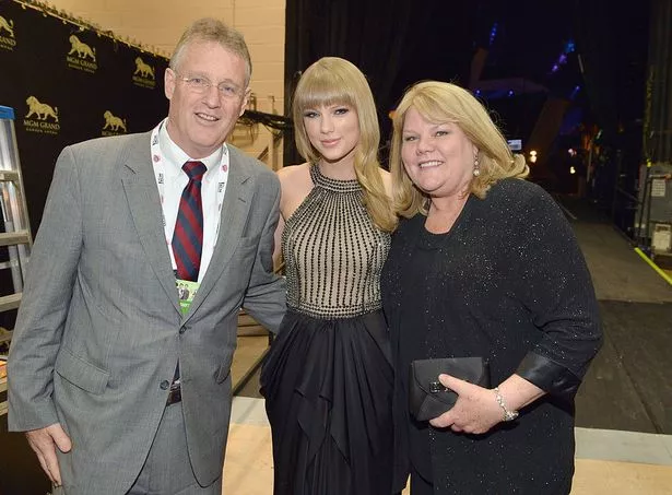 Scott Swift, singer Taylor Swift and Andrea Swift