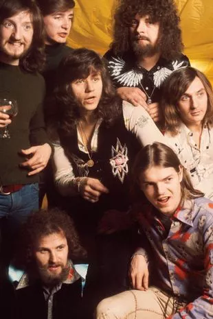 Electric Light Orchestra, ELO in 1975, (clockwise from top left) Mik Kaminski, Melvyn Gale, Bev Bevan (centre), Jeff Lynne, Richard Tandy, Hugh McDowell, Kelly Groucutt