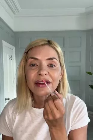 Holly Willoughby putting on makeup