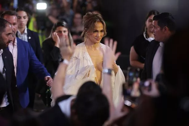 JLo reportedly has a 'no eye contact' rule