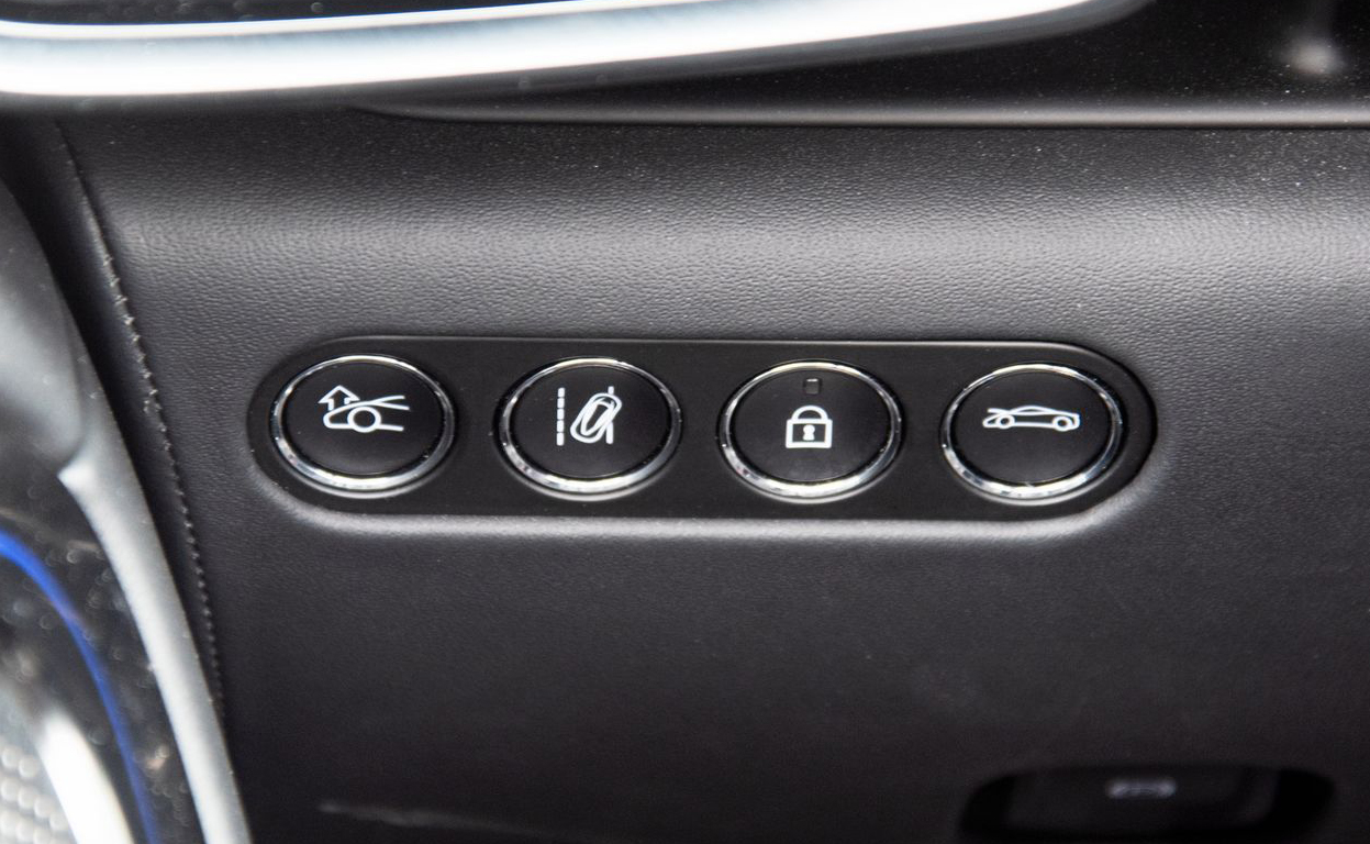 2025 Mclaren Artura Spider L Dash Buttons