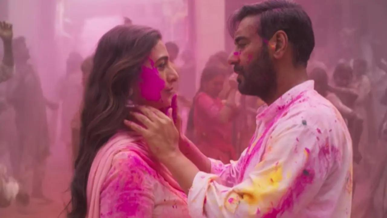 Ajay Devgn and Tabu are back with a love story in acclaimed writer and director Neeraj Pandey's 'Auron Mein Kahan Dum Tha'. The makers have released the first glimpse of 'Auron Mein Kahan Dum Tha' today with a teaser. Read More